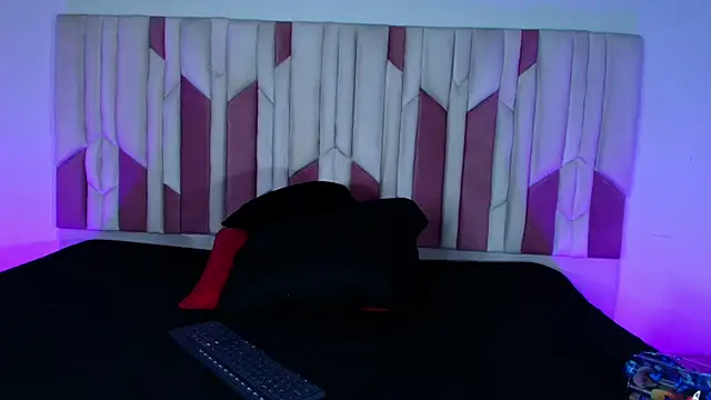 mia stanfort online show from October 4, 2025, 7:12 pm