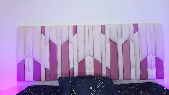 mia stanfort online show from October 15, 2025, 7:14 pm