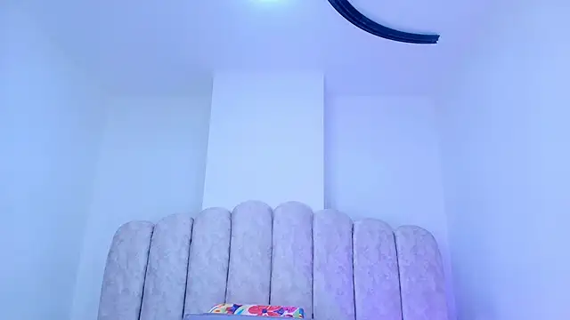 mia stanfort online show from December 15, 2025, 7:29 pm