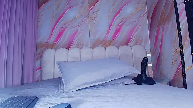 mia stanfort online show from April 6, 2026, 7:15 pm