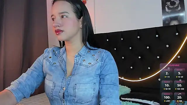 emilyrouxe online show from January 13, 2025, 3:15 pm