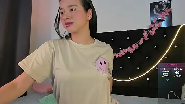 emilyrouxe online show from January 15, 2025, 4:32 pm