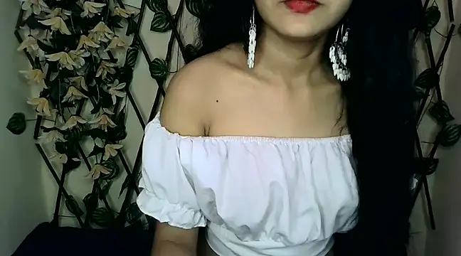 Snapshot of SUZY_FROMUS chatting on February 2, 2025, 6:53 pm SUZY FROMUS online show from February 2, 2025, 6:53 pm