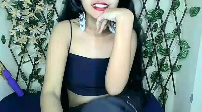 Snapshot of SUZY_FROMUS chatting on February 6, 2025, 8:13 pm SUZY FROMUS online show from February 6, 2025, 8:13 pm