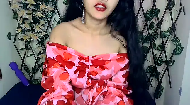 Snapshot of SUZY_FROMUS chatting on February 7, 2025, 8:42 pm SUZY FROMUS online show from February 7, 2025, 8:42 pm