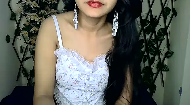 Snapshot of SUZY_FROMUS chatting on February 18, 2025, 8:36 pm SUZY FROMUS online show from February 18, 2025, 8:36 pm