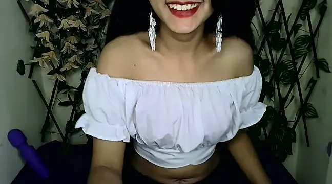 Snapshot of SUZY_FROMUS chatting on February 25, 2025, 11:00 pm SUZY FROMUS online show from February 25, 2025, 11:00 pm