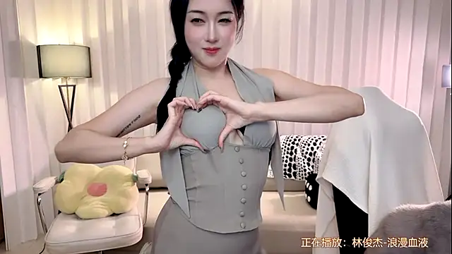 Snapshot of K-moumou chatting on October 10, 2025, 3:33 pm K-moumou online show from October 10, 2025, 3:33 pm