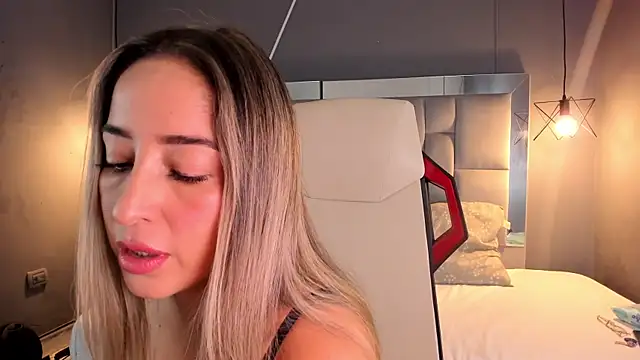 AliceSteel12 online show from December 4, 2024, 12:36 pm