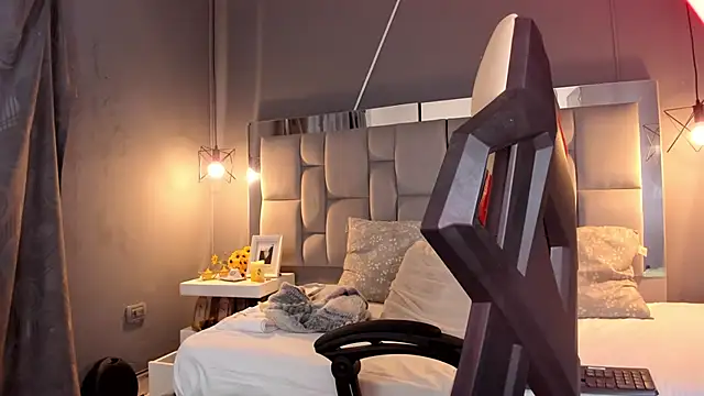 AliceSteel12 online show from December 4, 2024, 3:43 pm