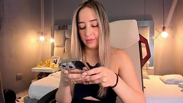 AliceSteel12 online show from December 5, 2024, 12:33 pm