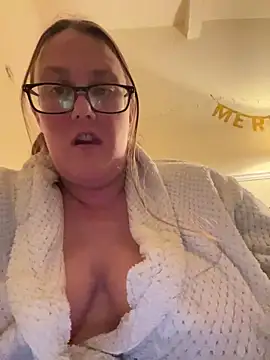 Foxy Evie40XO online show from December 3, 2024, 7:55 pm