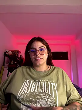 Snapshot of Yuli_zuha chatting on December 5, 2024, 5:26 am Yuli zuha online show from December 5, 2024, 5:26 am