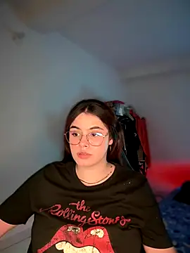 Snapshot of Yuli_zuha chatting on December 6, 2024, 2:35 am Yuli zuha online show from December 6, 2024, 2:35 am