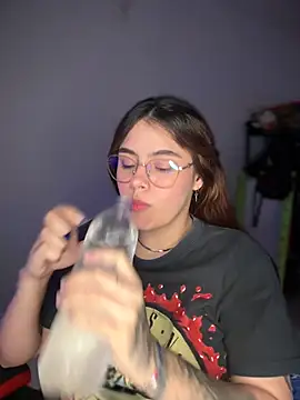 Snapshot of Yuli_zuha chatting on December 7, 2024, 1:29 pm Yuli zuha online show from December 7, 2024, 1:29 pm