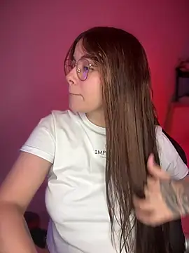 Snapshot of Yuli_zuha chatting on December 10, 2024, 3:20 am Yuli zuha online show from December 10, 2024, 3:20 am