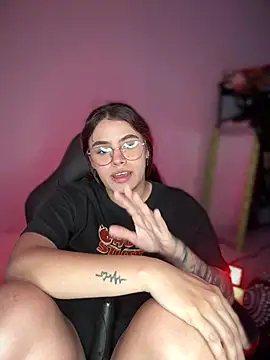 Snapshot of Yuli_zuha chatting on December 15, 2024, 6:07 am Yuli zuha online show from December 15, 2024, 6:07 am