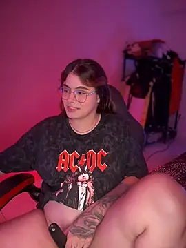 Snapshot of Yuli_zuha chatting on December 16, 2024, 2:57 am Yuli zuha online show from December 16, 2024, 2:57 am