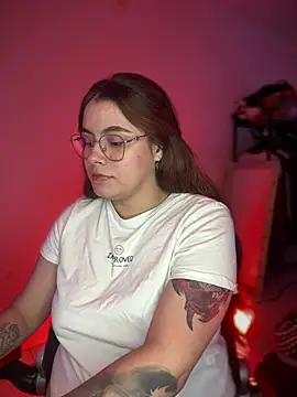 Snapshot of Yuli_zuha chatting on December 18, 2024, 3:26 am Yuli zuha online show from December 18, 2024, 3:26 am