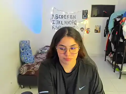 Snapshot of Yuli_zuha chatting on March 15, 2026, 7:14 am Yuli zuha online show from March 15, 2026, 7:14 am