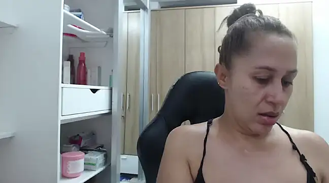 RoxanaLove9 online show from February 14, 2025, 10:14 pm