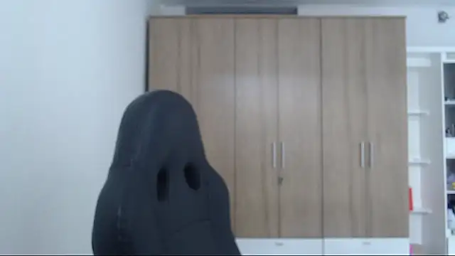 RoxanaLove9 online show from September 14, 2025, 6:29 pm