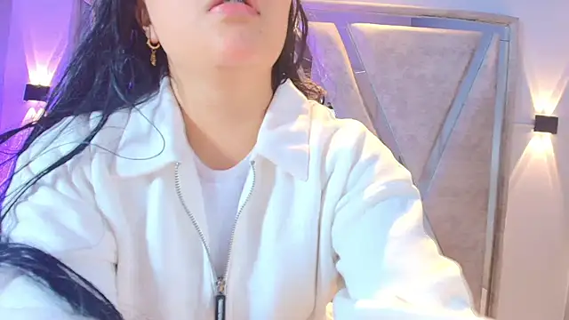 Annie9  online show from November 9, 2025, 3:49 am