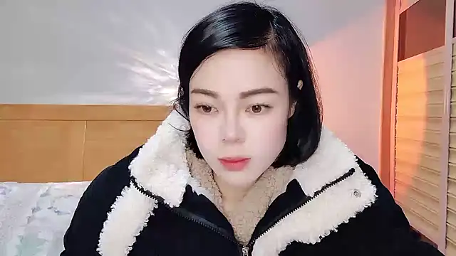 Linda-LL online show from February 9, 2025, 2:28 am