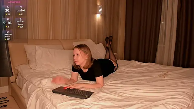 ms evasweet online show from December 16, 2024, 5:22 pm