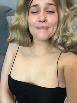 KikiWatson online show from December 14, 2024, 11:18 am