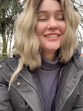 KikiWatson online show from December 17, 2024, 10:12 am