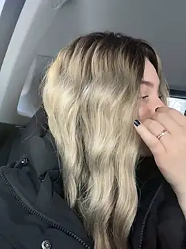 KikiWatson online show from December 19, 2024, 8:02 am