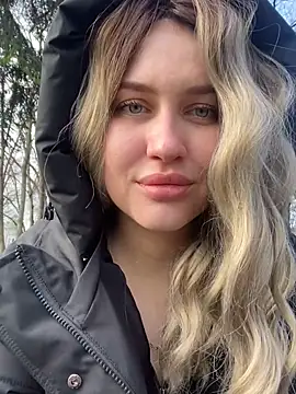 KikiWatson online show from December 19, 2024, 11:07 am