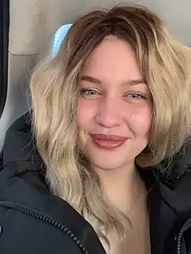 KikiWatson online show from December 20, 2024, 8:06 am