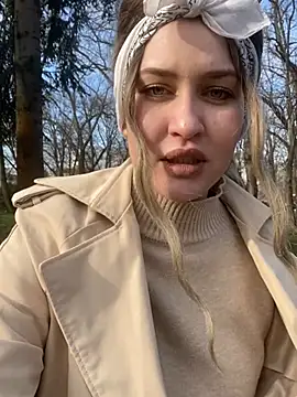 KikiWatson online show from December 23, 2024, 10:21 am