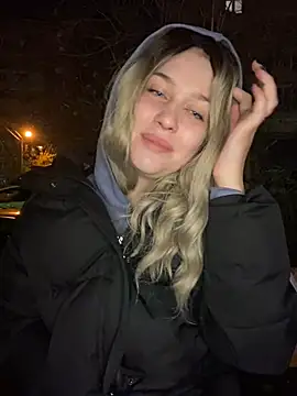 KikiWatson online show from December 24, 2024, 7:00 pm