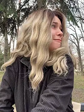 KikiWatson online show from December 25, 2024, 8:29 am