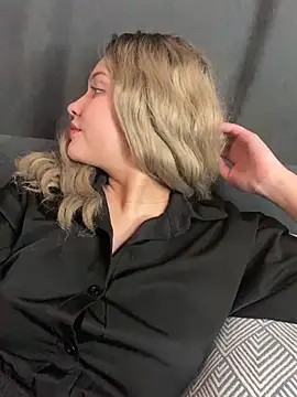 KikiWatson online show from December 29, 2024, 1:28 pm