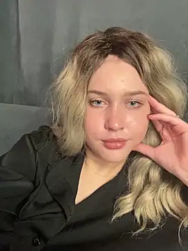 KikiWatson online show from December 29, 2024, 4:30 pm