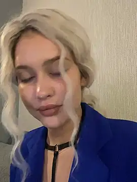 KikiWatson online show from January 19, 2025, 11:23 am