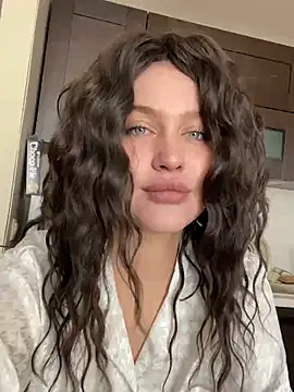 KikiWatson online show from February 5, 2025, 11:02 am