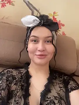 KikiWatson online show from February 28, 2025, 9:15 am