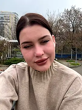 KikiWatson online show from November 10, 2025, 7:07 am