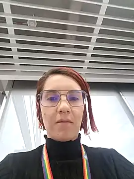 your red rose  online show from January 28, 2025, 1:16 pm