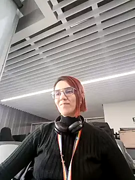 your red rose  online show from January 28, 2025, 4:19 pm