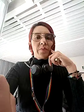 your red rose  online show from January 28, 2025, 7:21 pm