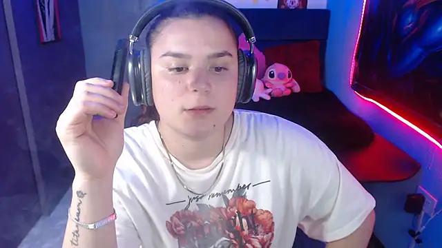 Snapshot of Nika_1_ chatting on January 16, 2025, 12:55 am Nika 1 online show from January 16, 2025, 12:55 am