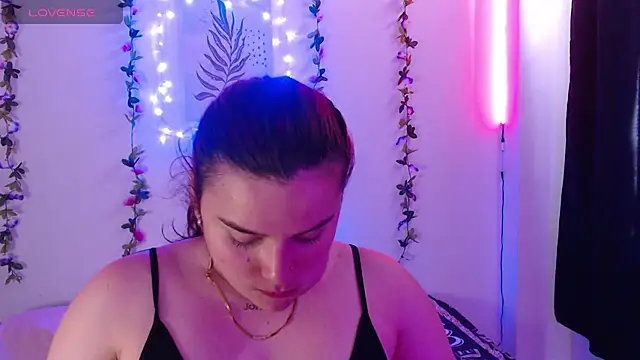 Snapshot of Nika_1_ chatting on February 5, 2025, 5:09 pm Nika 1 online show from February 5, 2025, 5:09 pm