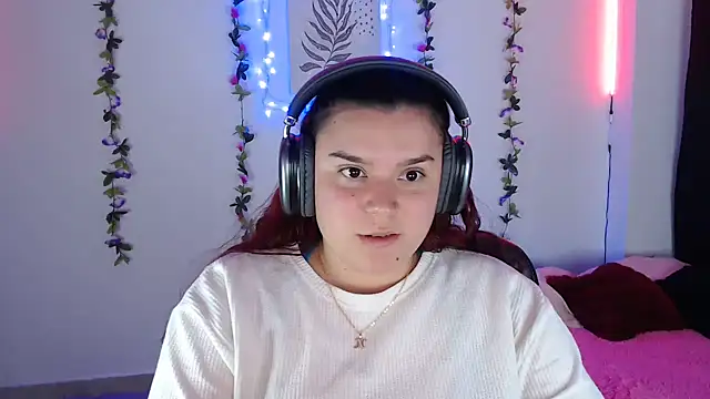 Snapshot of Nika_1_ chatting on February 13, 2025, 8:24 pm Nika 1 online show from February 13, 2025, 8:24 pm