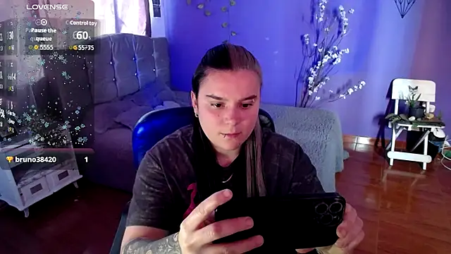 Snapshot of Nika_1_ chatting on December 16, 2025, 8:47 pm Nika 1 online show from December 16, 2025, 8:47 pm